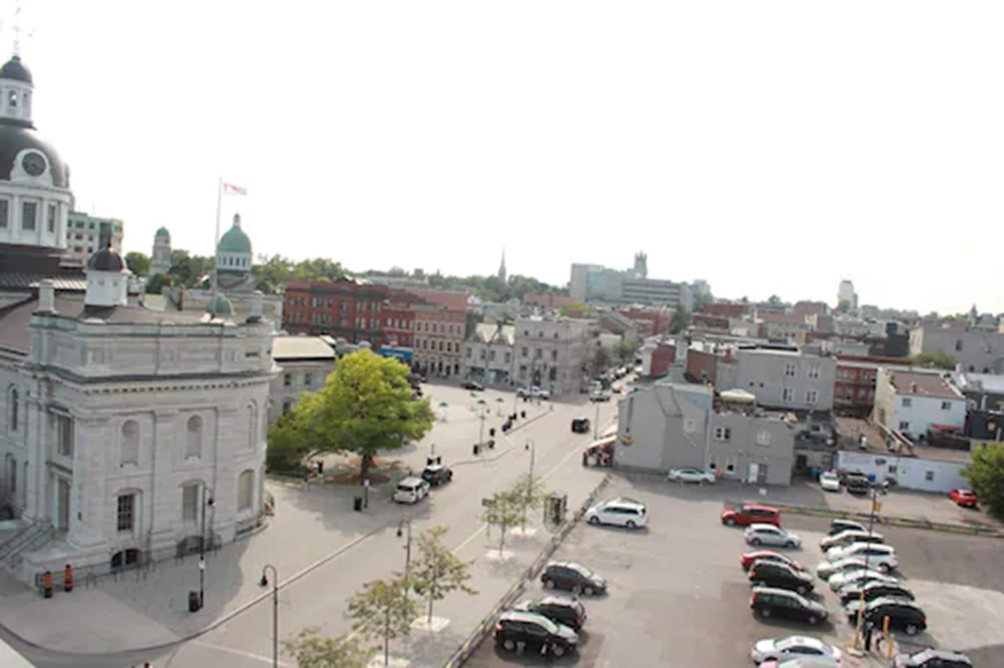 Confederation Place 2*