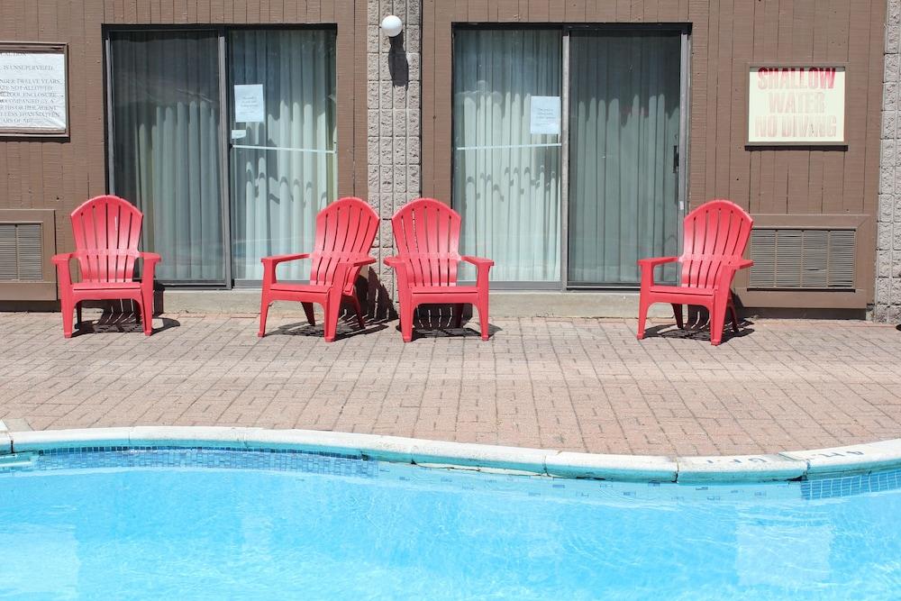 Confederation Place 2*
