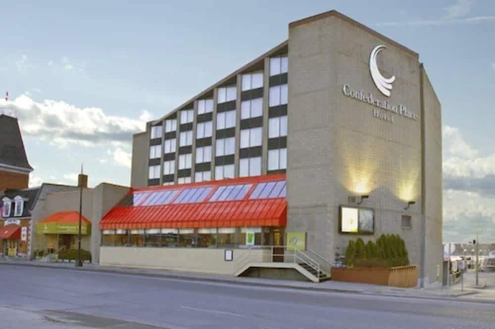 Confederation Place 2*
