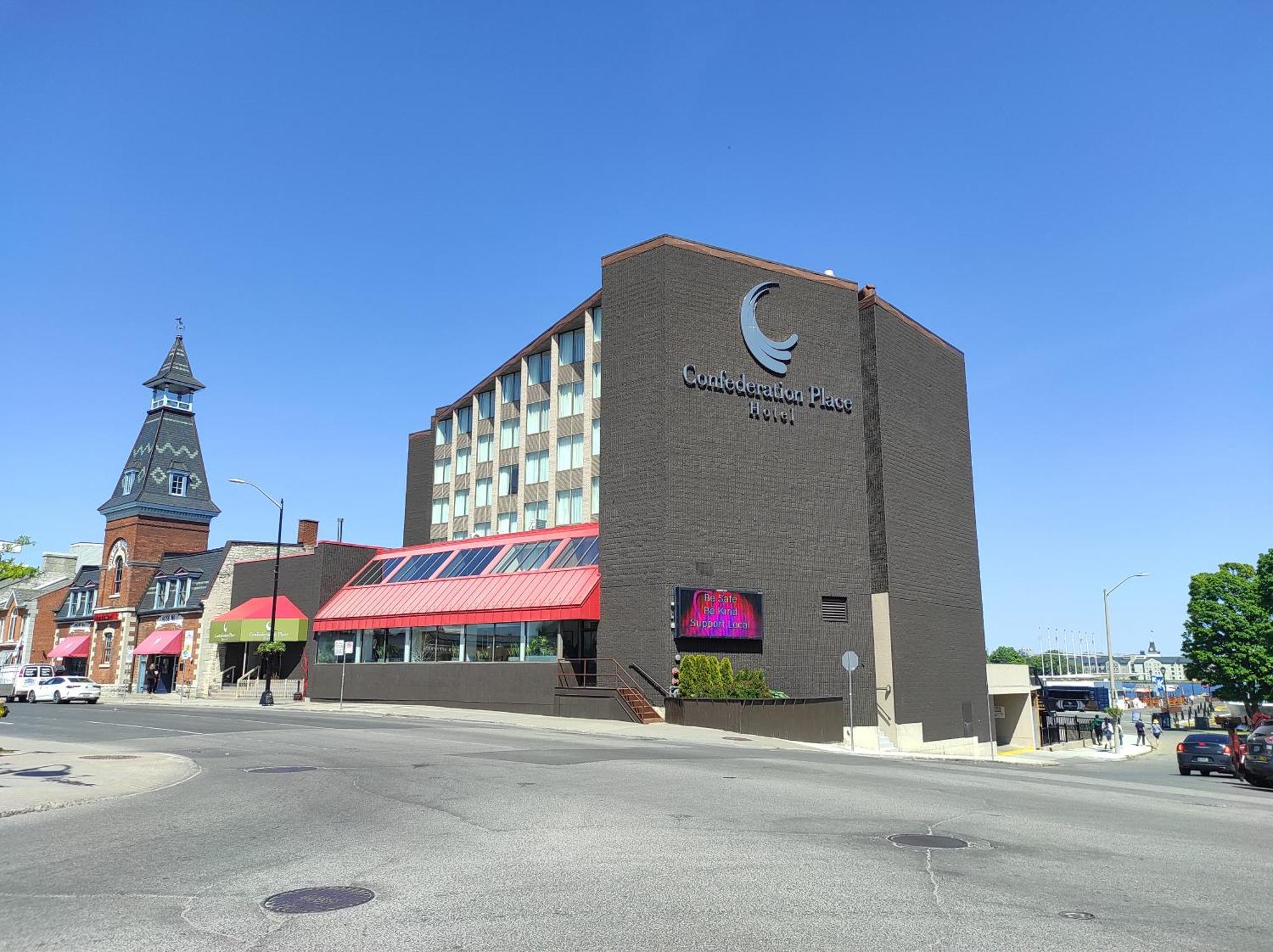 Hotel Confederation Place Kingston