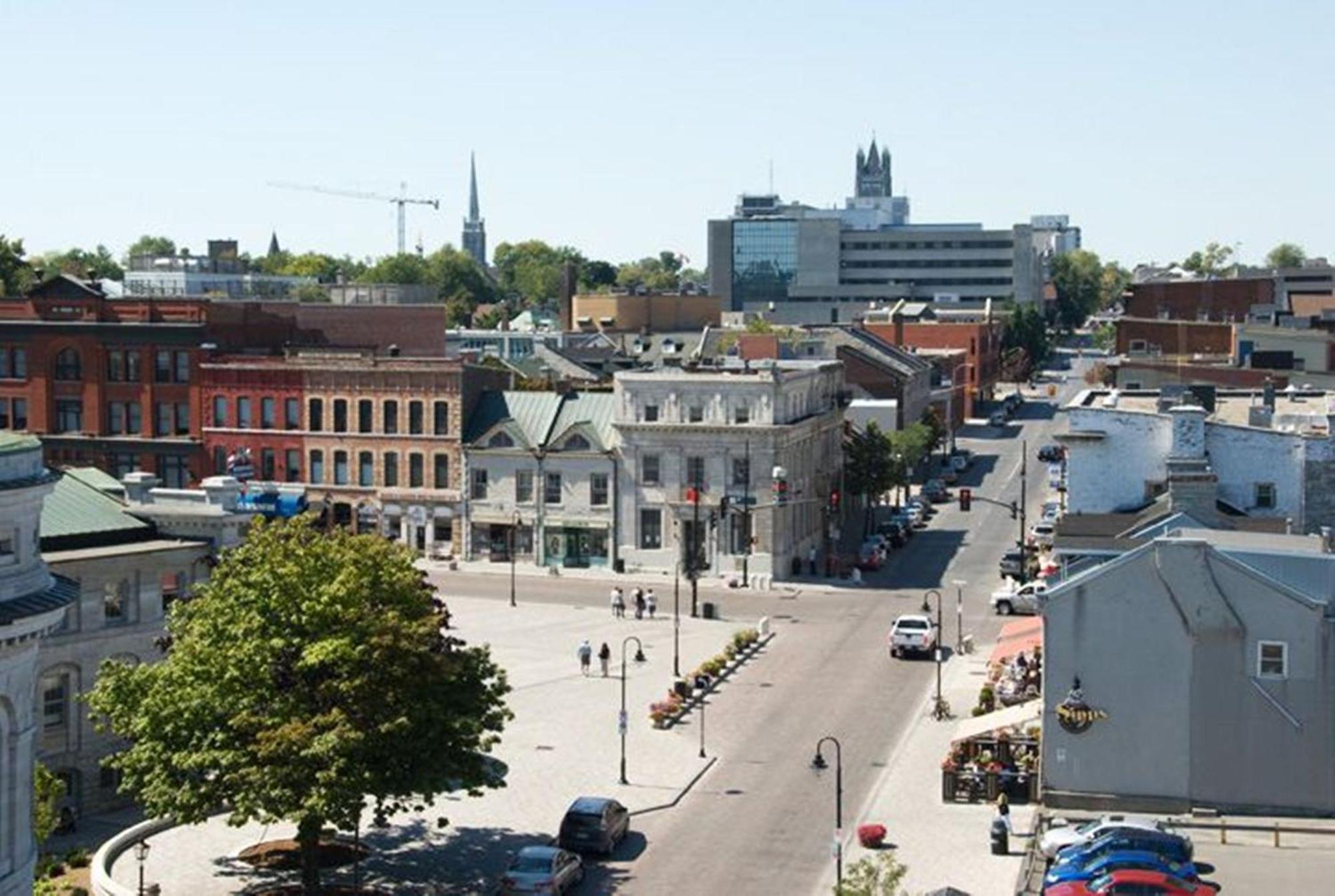 Confederation Place 2*